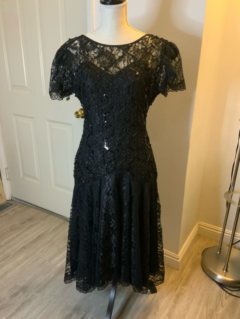 Black Lace Midi Dress with Short Sleeves
